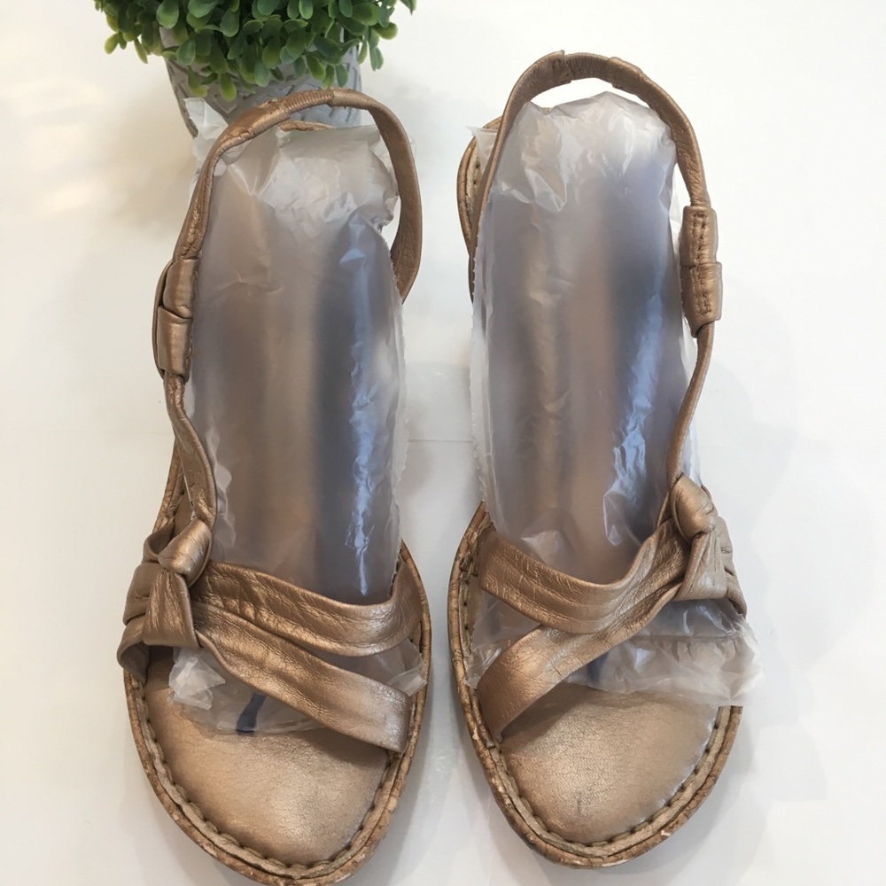 BORN Drilles Gold Cork Wedge Sandals SZ 7